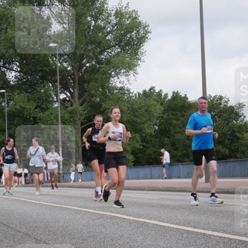 29.06.2025 - hella hamburg halbmarathon Luisa Fischer http://msf.ph/oto/8448675 29.06.2025 10:30:52 Kennedybrücke 15123, 18, 8097, 1148, 1793, 2080, 4372, 5825, 7234, 8327, 9567 meine-sportfotos.de