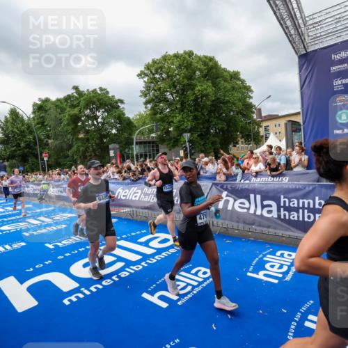 29.06.2025 - hella hamburg halbmarathon Zöllner http://msf.ph/oto/8448686 29.06.2025 10:58:27 Ziel 4550, 4708, 4767, 5347, 6138, 6147, 7476, 9485, 11808, 14355, 15434, 16531, 17415, 18266, 18891, 19166 meine-sportfotos.de