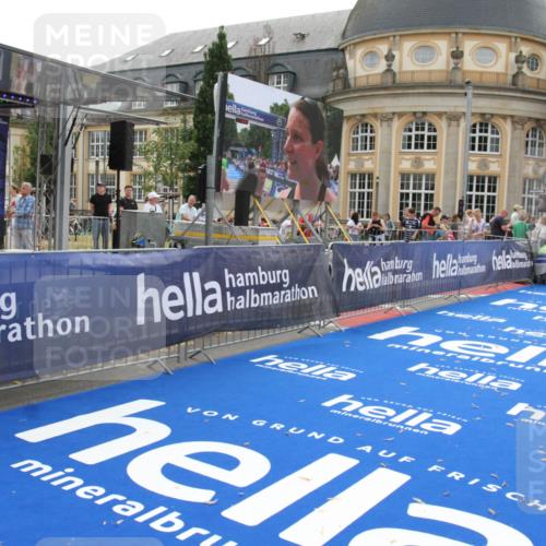 29.06.2025 - hella hamburg halbmarathon Michael Strokosch http://msf.ph/oto/8448698 29.06.2025 10:28:55 Ziel 1827, 2604, 10486, 18763 meine-sportfotos.de
