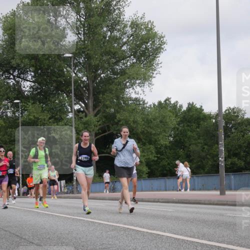 29.06.2025 - hella hamburg halbmarathon Luisa Fischer http://msf.ph/oto/8448709 29.06.2025 10:30:55 Kennedybrücke 4372, 1401, 14021, 15123, 1793, 7234, 1148, 1793, 4372, 7234, 8327 meine-sportfotos.de