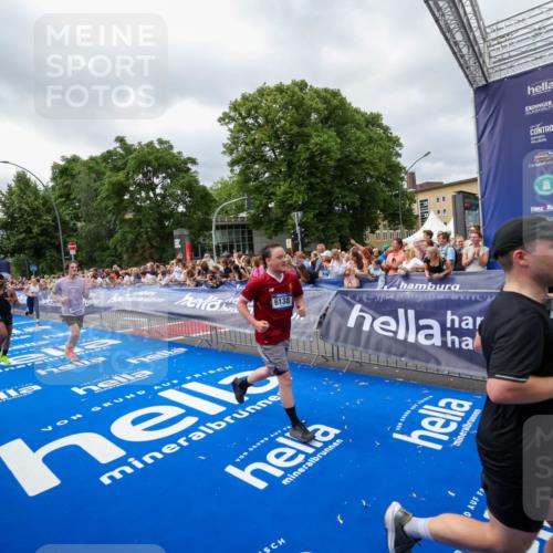 29.06.2025 - hella hamburg halbmarathon Zöllner http://msf.ph/oto/8448720 29.06.2025 10:58:28 Ziel 4550, 4708, 4767, 5347, 6138, 6147, 7476, 9485, 11808, 14355, 15434, 16531, 17415, 18266, 18891, 19166 meine-sportfotos.de