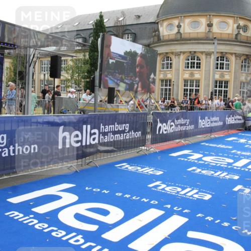 29.06.2025 - hella hamburg halbmarathon Michael Strokosch http://msf.ph/oto/8448729 29.06.2025 10:29:01 Ziel 1827, 18874, 19142 meine-sportfotos.de