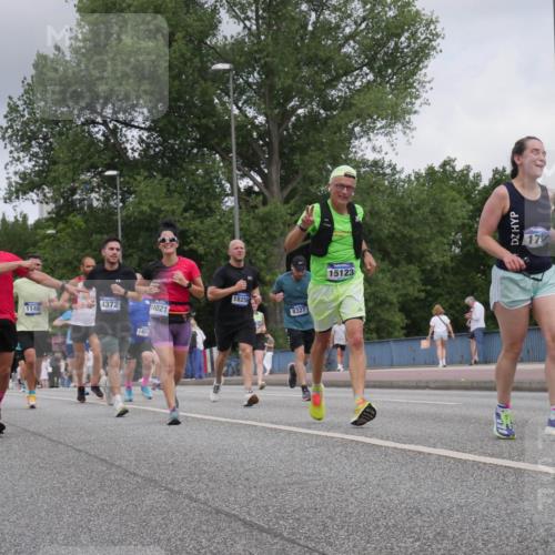 29.06.2025 - hella hamburg halbmarathon Luisa Fischer http://msf.ph/oto/8448748 29.06.2025 10:30:57 Kennedybrücke 402, 20, 1148, 4372, 14021, 18256, 8327, 14012, 15123, 17, 1148, 1530, 1793, 4372, 5903, 7234, 8327 meine-sportfotos.de
