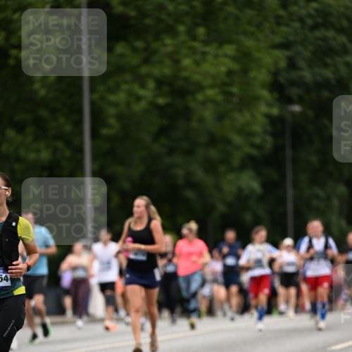 29.06.2025 - hella hamburg halbmarathon Dr. Thomas Lammeyer http://msf.ph/oto/8448750 29.06.2025 10:58:53 Kennedybrücke 1779, 1822, 2600, 3364, 3857, 4039, 4720, 5185, 5309, 5815, 5856, 5933, 6279, 6583, 6987, 6988, 7670, 7874, 7946, 7986, 9130, 9764, 11354 meine-sportfotos.de