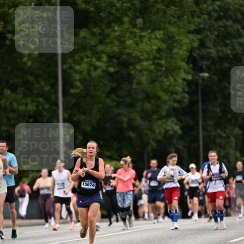 29.06.2025 - hella hamburg halbmarathon Dr. Thomas Lammeyer http://msf.ph/oto/8448765 29.06.2025 10:58:54 Kennedybrücke 1779, 1822, 2600, 3364, 3857, 4039, 4720, 5185, 5309, 5815, 5856, 5933, 6279, 6583, 6987, 6988, 7670, 7874, 7946, 7986, 9130, 9764, 11354 meine-sportfotos.de
