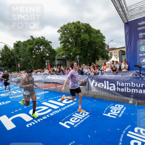 29.06.2025 - hella hamburg halbmarathon Zöllner http://msf.ph/oto/8448766 29.06.2025 10:58:30 Ziel 4550, 4767, 5347, 6138, 7476, 11808, 14355, 16531, 17415, 18266, 18891, 19166 meine-sportfotos.de