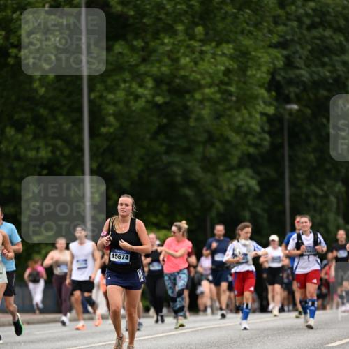 29.06.2025 - hella hamburg halbmarathon Dr. Thomas Lammeyer http://msf.ph/oto/8448777 29.06.2025 10:58:54 Kennedybrücke 1779, 1822, 2600, 3364, 3857, 4039, 4720, 5185, 5309, 5815, 5856, 5933, 6279, 6583, 6987, 6988, 7670, 7874, 7946, 7986, 9130, 9764, 11354 meine-sportfotos.de