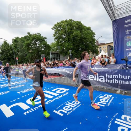 29.06.2025 - hella hamburg halbmarathon Zöllner http://msf.ph/oto/8448780 29.06.2025 10:58:30 Ziel 4550, 4767, 5347, 6138, 7476, 11808, 14355, 16531, 17415, 18266, 18891, 19166 meine-sportfotos.de