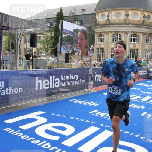 29.06.2025 - hella hamburg halbmarathon Michael Strokosch http://msf.ph/oto/8448794 29.06.2025 10:29:02 Ziel 1827, 10351, 18874, 19142 meine-sportfotos.de