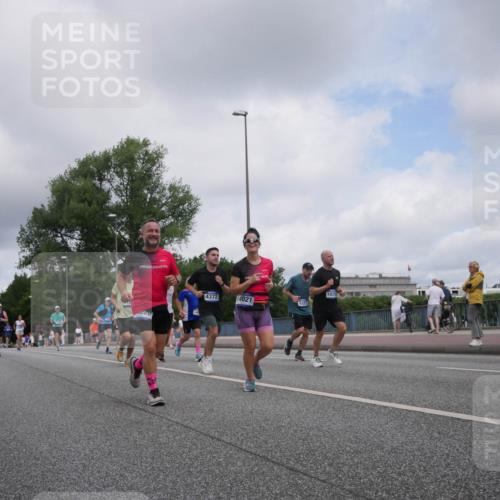 29.06.2025 - hella hamburg halbmarathon Luisa Fischer http://msf.ph/oto/8448808 29.06.2025 10:31:00 Kennedybrücke 020, 1825, 4372, 14021, 8327, 1148, 1530, 1793, 4372, 5903, 7234, 8327 meine-sportfotos.de