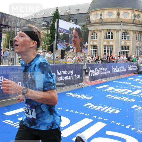 29.06.2025 - hella hamburg halbmarathon Michael Strokosch http://msf.ph/oto/8448813 29.06.2025 10:29:02 Ziel 1827, 10351, 18874, 19142 meine-sportfotos.de