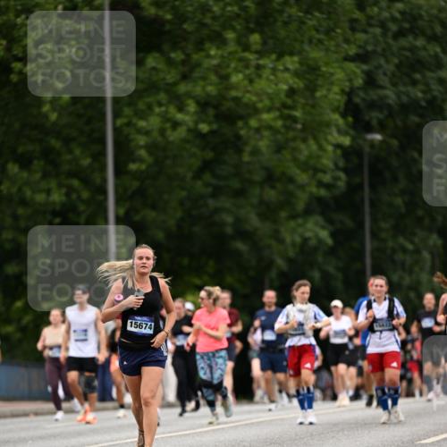 29.06.2025 - hella hamburg halbmarathon Dr. Thomas Lammeyer http://msf.ph/oto/8448829 29.06.2025 10:58:54 Kennedybrücke 1779, 1822, 2600, 3364, 3857, 4039, 4720, 5185, 5309, 5815, 5856, 5933, 6279, 6583, 6987, 6988, 7670, 7874, 7946, 7986, 9130, 9764, 11354 meine-sportfotos.de