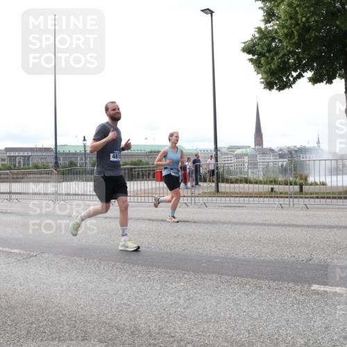 29.06.2025 - hella hamburg halbmarathon Lena Gebhardt http://msf.ph/oto/8448833 29.06.2025 10:30:32 Lombardsbrücke 12350, 12349, 4819, 1059, 1472, 1547, 1647, 2505, 2569, 2754, 2755, 2901, 3281, 3443, 3573, 4198, 4575, 4819, 6344, 6556, 6598, 6616, 6626, 7071, 7120, 9830, 10880, 11984, 12349, 12350, 12460, 12461, 12504, 12687, 12688, 12710, 13418, 14216, 14304, 14421, 15299, 15757, 15789, 15938, 16182, 16504, 16601, 16604, 16735, 16791, 16864, 18046, 18362, 18503, 18671, 18795, 18860 meine-sportfotos.de