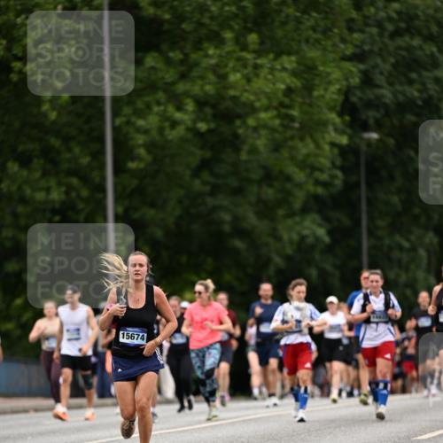 29.06.2025 - hella hamburg halbmarathon Dr. Thomas Lammeyer http://msf.ph/oto/8448842 29.06.2025 10:58:55 Kennedybrücke 1779, 1822, 2600, 3364, 3857, 4039, 4720, 5185, 5309, 5500, 5815, 5856, 5933, 6279, 6583, 6987, 6988, 7670, 7874, 7946, 7986, 9130, 9764, 10331, 11354 meine-sportfotos.de