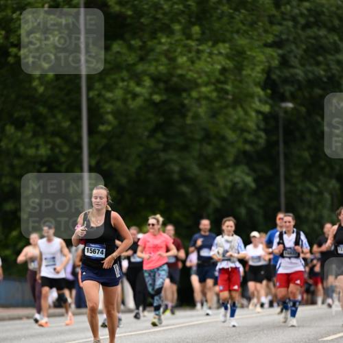 29.06.2025 - hella hamburg halbmarathon Dr. Thomas Lammeyer http://msf.ph/oto/8448855 29.06.2025 10:58:55 Kennedybrücke 1779, 1822, 2600, 3364, 3857, 4039, 4720, 5185, 5309, 5500, 5815, 5856, 5933, 6279, 6583, 6987, 6988, 7670, 7874, 7946, 7986, 9130, 9764, 10331, 11354 meine-sportfotos.de