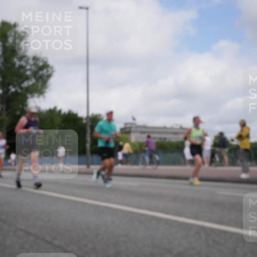 29.06.2025 - hella hamburg halbmarathon Luisa Fischer http://msf.ph/oto/8448857 29.06.2025 10:31:05 Kennedybrücke 1530, 5903 meine-sportfotos.de