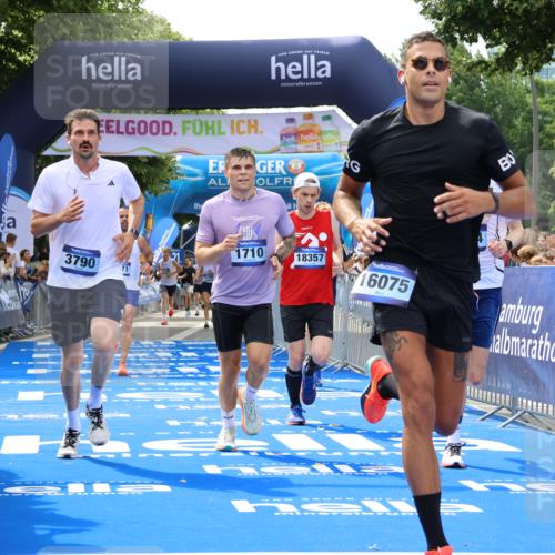 29.06.2025 - hella hamburg halbmarathon Strokosch-Dieckow http://msf.ph/oto/8448858 29.06.2025 10:38:26 Ziel 1042, 1710, 2745, 3014, 3431, 3790, 7110, 8571, 14905, 14992, 16075, 16280, 18357, 18761 meine-sportfotos.de