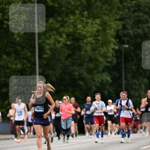 29.06.2025 - hella hamburg halbmarathon Dr. Thomas Lammeyer http://msf.ph/oto/8448862 29.06.2025 10:58:55 Kennedybrücke 1779, 1822, 2600, 3364, 3857, 4039, 4720, 5185, 5309, 5500, 5815, 5856, 5933, 6279, 6583, 6987, 6988, 7670, 7874, 7946, 7986, 9130, 9764, 10331, 11354 meine-sportfotos.de