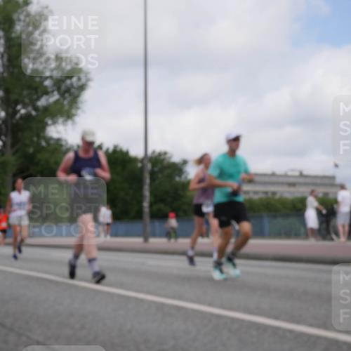 29.06.2025 - hella hamburg halbmarathon Luisa Fischer http://msf.ph/oto/8448865 29.06.2025 10:31:05 Kennedybrücke 1530, 5903 meine-sportfotos.de