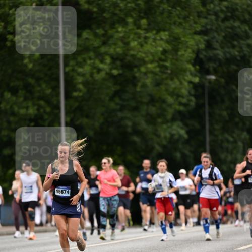 29.06.2025 - hella hamburg halbmarathon Dr. Thomas Lammeyer http://msf.ph/oto/8448871 29.06.2025 10:58:55 Kennedybrücke 1779, 1822, 2600, 3364, 3857, 4039, 4720, 5185, 5309, 5500, 5815, 5856, 5933, 6279, 6583, 6987, 6988, 7670, 7874, 7946, 7986, 9130, 9764, 10331, 11354 meine-sportfotos.de