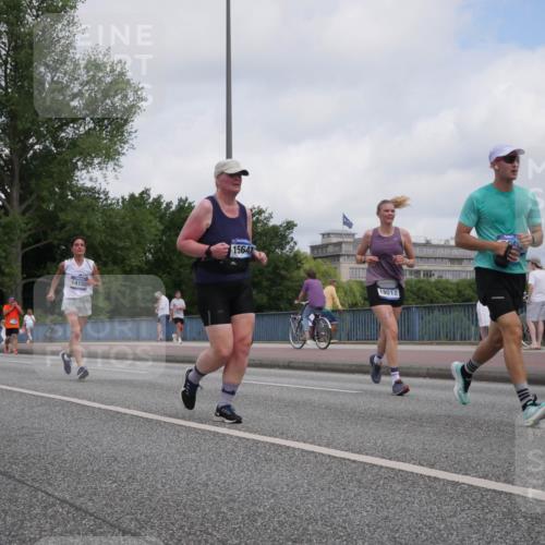 29.06.2025 - hella hamburg halbmarathon Luisa Fischer http://msf.ph/oto/8448874 29.06.2025 10:31:06 Kennedybrücke 14155, 15641, 18012, 1530, 5903 meine-sportfotos.de