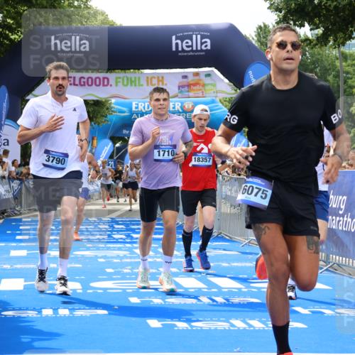 29.06.2025 - hella hamburg halbmarathon Strokosch-Dieckow http://msf.ph/oto/8448876 29.06.2025 10:38:26 Ziel 1042, 1710, 2745, 3014, 3431, 3790, 7110, 8571, 14905, 14992, 16075, 16280, 18357, 18761 meine-sportfotos.de