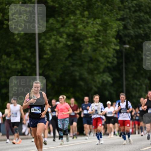 29.06.2025 - hella hamburg halbmarathon Dr. Thomas Lammeyer http://msf.ph/oto/8448881 29.06.2025 10:58:55 Kennedybrücke 1779, 1822, 2600, 3364, 3857, 4039, 4720, 5185, 5309, 5500, 5815, 5856, 5933, 6279, 6583, 6987, 6988, 7670, 7874, 7946, 7986, 9130, 9764, 10331, 11354 meine-sportfotos.de