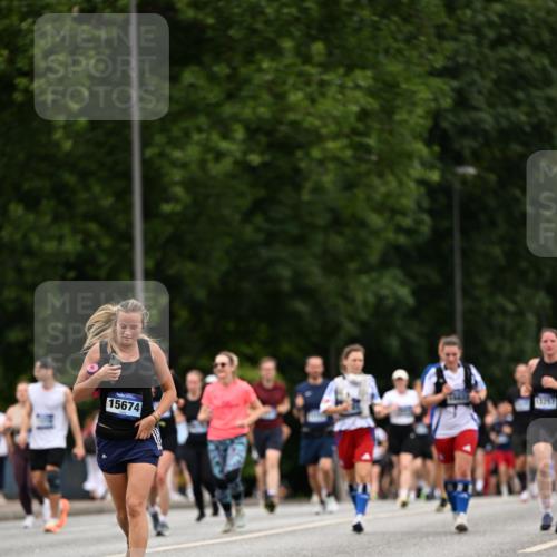 29.06.2025 - hella hamburg halbmarathon Dr. Thomas Lammeyer http://msf.ph/oto/8448890 29.06.2025 10:58:55 Kennedybrücke 1779, 1822, 2600, 3364, 3857, 4039, 4720, 5185, 5309, 5500, 5815, 5856, 5933, 6279, 6583, 6987, 6988, 7670, 7874, 7946, 7986, 9130, 9764, 10331, 11354 meine-sportfotos.de