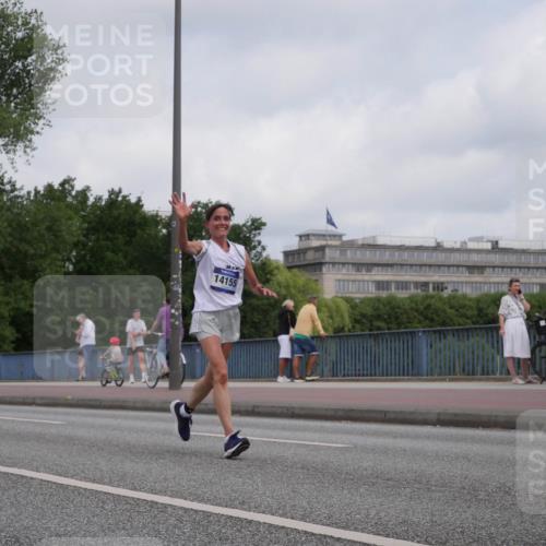 29.06.2025 - hella hamburg halbmarathon Luisa Fischer http://msf.ph/oto/8448904 29.06.2025 10:31:07 Kennedybrücke 14155, 1530, 5903 meine-sportfotos.de