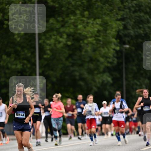 29.06.2025 - hella hamburg halbmarathon Dr. Thomas Lammeyer http://msf.ph/oto/8448928 29.06.2025 10:58:56 Kennedybrücke 1767, 1779, 1822, 2600, 3364, 3857, 4039, 4720, 5185, 5309, 5500, 5815, 5856, 5933, 6279, 6988, 7670, 7874, 7946, 7986, 9130, 9764, 10331, 11354 meine-sportfotos.de