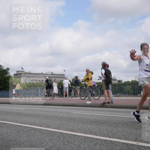 29.06.2025 - hella hamburg halbmarathon Luisa Fischer http://msf.ph/oto/8448945 29.06.2025 10:31:09 Kennedybrücke 14155, 1530, 5707, 5903, 7764, 9855 meine-sportfotos.de
