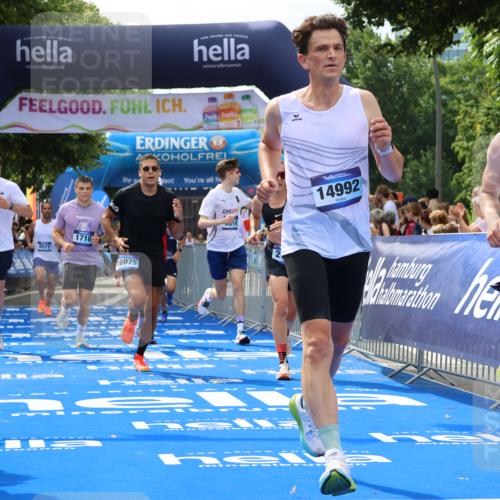 29.06.2025 - hella hamburg halbmarathon Strokosch-Dieckow http://msf.ph/oto/8448956 29.06.2025 10:38:24 Ziel 1042, 1710, 2745, 3014, 3431, 3790, 6095, 7110, 8571, 14992, 16075, 16280, 18357, 18761 meine-sportfotos.de