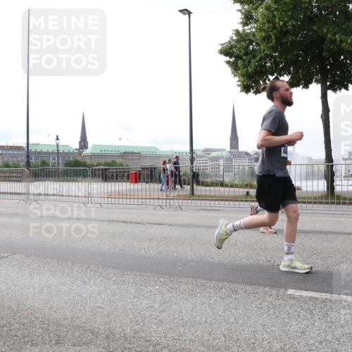 29.06.2025 - hella hamburg halbmarathon Lena Gebhardt http://msf.ph/oto/8448971 29.06.2025 10:30:33 Lombardsbrücke 12350, 12349, 1059, 1472, 1647, 2505, 2569, 2754, 2755, 2901, 3281, 3443, 3573, 4198, 4575, 4819, 6344, 6556, 6598, 6616, 7071, 7120, 9830, 10880, 11984, 12349, 12350, 12460, 12461, 12504, 12687, 12688, 12710, 13418, 14216, 14304, 14421, 15299, 15757, 15789, 15938, 16182, 16504, 16601, 16604, 16735, 16791, 16864, 18046, 18362, 18503, 18671, 18795, 18860 meine-sportfotos.de