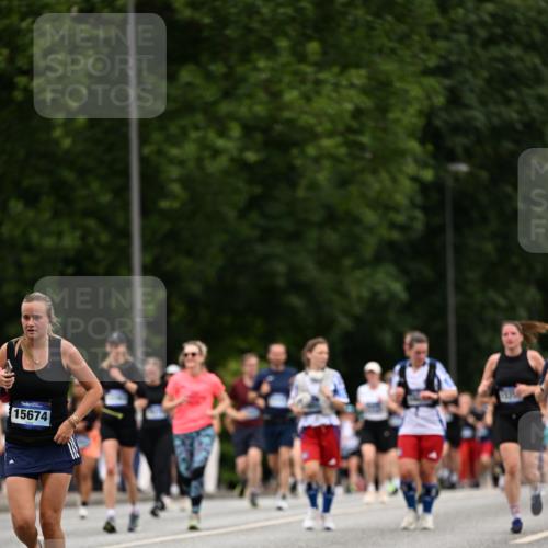 29.06.2025 - hella hamburg halbmarathon Dr. Thomas Lammeyer http://msf.ph/oto/8448979 29.06.2025 10:58:56 Kennedybrücke 1767, 1779, 1822, 2600, 3364, 3857, 4039, 4720, 5185, 5309, 5500, 5815, 5856, 5933, 6279, 6988, 7670, 7874, 7946, 7986, 9130, 9764, 10331, 11354 meine-sportfotos.de