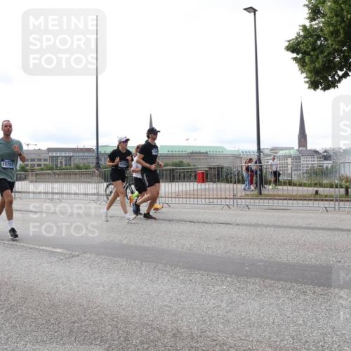 29.06.2025 - hella hamburg halbmarathon Lena Gebhardt http://msf.ph/oto/8449011 29.06.2025 10:30:35 Lombardsbrücke 12350, 15757, 1059, 1472, 1647, 2268, 2505, 2569, 2754, 2755, 2901, 3281, 3443, 3573, 4198, 4575, 4819, 6344, 6556, 6598, 6616, 7071, 7120, 9830, 10880, 11984, 12349, 12350, 12460, 12461, 12504, 12687, 12688, 12710, 13418, 14216, 14421, 14803, 15299, 15757, 15789, 15938, 16504, 16601, 16604, 16735, 16791, 16864, 18046, 18362, 18671, 18795, 18860 meine-sportfotos.de