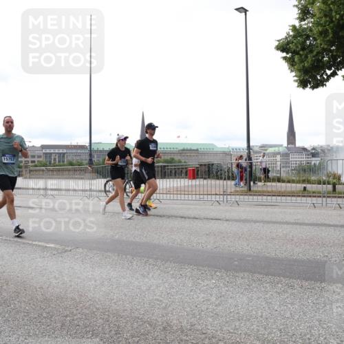 29.06.2025 - hella hamburg halbmarathon Lena Gebhardt http://msf.ph/oto/8449028 29.06.2025 10:30:35 Lombardsbrücke 15757, 12349, 1059, 1472, 1647, 2268, 2505, 2569, 2754, 2755, 2901, 3281, 3443, 3573, 4198, 4575, 4819, 6344, 6556, 6598, 6616, 7071, 7120, 9830, 10880, 11984, 12349, 12350, 12460, 12461, 12504, 12687, 12688, 12710, 13418, 14216, 14421, 14803, 15299, 15757, 15789, 15938, 16504, 16601, 16604, 16735, 16791, 16864, 18046, 18362, 18671, 18795, 18860 meine-sportfotos.de