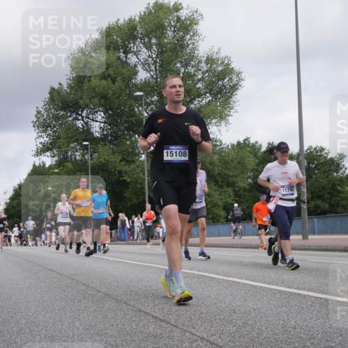 29.06.2025 - hella hamburg halbmarathon Luisa Fischer http://msf.ph/oto/8449050 29.06.2025 10:31:14 Kennedybrücke 1830, 15108, 11766, 5285, 5707, 5939, 7667, 7764, 7980, 9855 meine-sportfotos.de