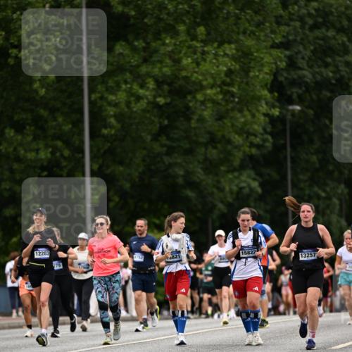 29.06.2025 - hella hamburg halbmarathon Dr. Thomas Lammeyer http://msf.ph/oto/8449065 29.06.2025 10:58:57 Kennedybrücke 1767, 1779, 1822, 2600, 3857, 4039, 4720, 5185, 5430, 5500, 5815, 5856, 5933, 6279, 6988, 7670, 7874, 7946, 7986, 9130, 9764, 10331, 11354 meine-sportfotos.de