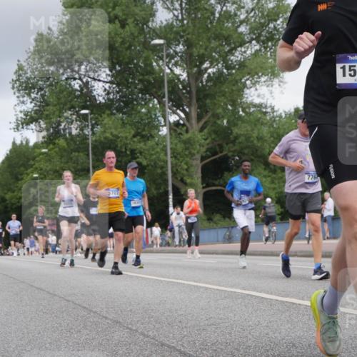 29.06.2025 - hella hamburg halbmarathon Luisa Fischer http://msf.ph/oto/8449075 29.06.2025 10:31:15 Kennedybrücke 9855, 707, 1830, 776, 15108, 5285, 5707, 5939, 7667, 7764, 7980, 9855 meine-sportfotos.de