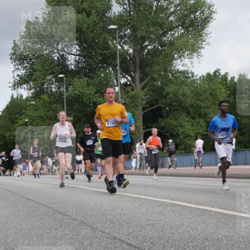 29.06.2025 - hella hamburg halbmarathon Luisa Fischer http://msf.ph/oto/8449095 29.06.2025 10:31:16 Kennedybrücke 7667, 10413, 9855, 13045, 5707, 301, 7980, 19245, 17445, 5285, 5707, 5939, 7667, 7764, 7980, 9855 meine-sportfotos.de