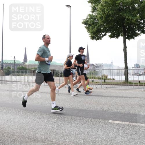 29.06.2025 - hella hamburg halbmarathon Lena Gebhardt http://msf.ph/oto/8449101 29.06.2025 10:30:36 Lombardsbrücke 1575, 12349, 1059, 1472, 1647, 2268, 2505, 2569, 2754, 2755, 2901, 3131, 3281, 3443, 3573, 4198, 4575, 4819, 6344, 6556, 6598, 6616, 7071, 7120, 9830, 10880, 11984, 12349, 12350, 12460, 12461, 12504, 12687, 12688, 12710, 13418, 14216, 14421, 14803, 15299, 15757, 15789, 15938, 16504, 16601, 16604, 16735, 16791, 16864, 18046, 18362, 18671, 18795, 18860 meine-sportfotos.de