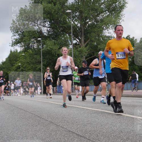 29.06.2025 - hella hamburg halbmarathon Luisa Fischer http://msf.ph/oto/8449122 29.06.2025 10:31:17 Kennedybrücke 7667, 15058, 9855, 13043, 13045, 5285, 5707, 5285, 5707, 5939, 7667, 7764, 7980, 9855, 10412, 10413 meine-sportfotos.de