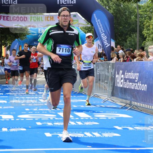 29.06.2025 - hella hamburg halbmarathon Strokosch-Dieckow http://msf.ph/oto/8449126 29.06.2025 10:38:23 Ziel 1042, 1688, 1710, 2745, 3014, 3431, 3790, 6095, 7110, 8571, 14992, 16075, 16280, 18357, 18761 meine-sportfotos.de