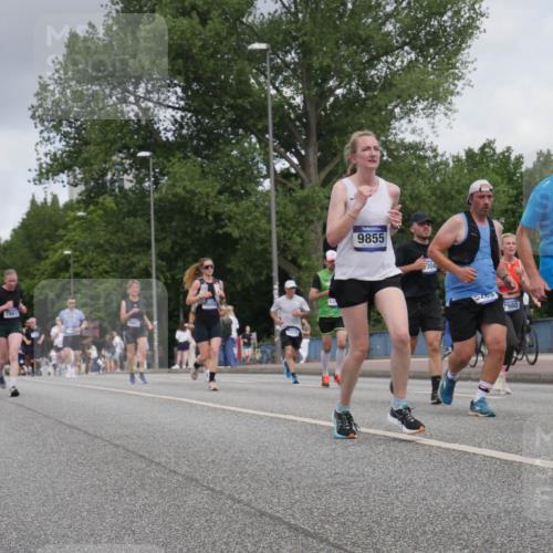 29.06.2025 - hella hamburg halbmarathon Luisa Fischer http://msf.ph/oto/8449139 29.06.2025 10:31:18 Kennedybrücke 7667, 9855, 304, 5285, 7980, 18301, 5285, 5707, 5939, 7667, 7764, 7980, 9855, 10412, 10413 meine-sportfotos.de