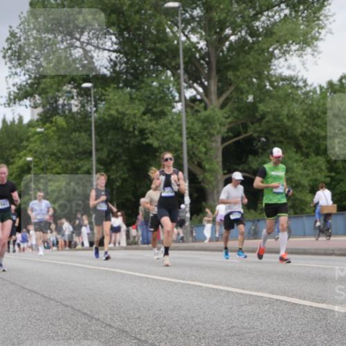 29.06.2025 - hella hamburg halbmarathon Luisa Fischer http://msf.ph/oto/8449157 29.06.2025 10:31:19 Kennedybrücke 7667, 5285, 5707, 5939, 7667, 7764, 7980, 9855, 10412, 10413 meine-sportfotos.de