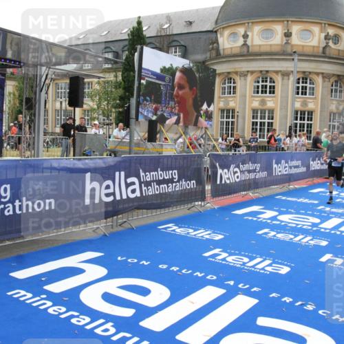 29.06.2025 - hella hamburg halbmarathon Michael Strokosch http://msf.ph/oto/8449160 29.06.2025 10:29:10 Ziel 3043, 8473, 10171, 10351, 16157, 18874, 19194 meine-sportfotos.de