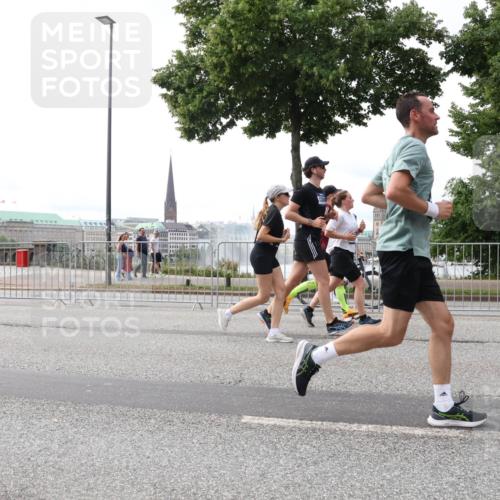 29.06.2025 - hella hamburg halbmarathon Lena Gebhardt http://msf.ph/oto/8449173 29.06.2025 10:30:37 Lombardsbrücke 1059, 1472, 1647, 2268, 2505, 2569, 2754, 2755, 2901, 3131, 3281, 3443, 3573, 4198, 4575, 4819, 6344, 6556, 6616, 7071, 7120, 9830, 10880, 11981, 11984, 12349, 12350, 12460, 12461, 12504, 12687, 12688, 12710, 13418, 14216, 14421, 14803, 15299, 15757, 15789, 15938, 16504, 16601, 16604, 16791, 16864, 18046, 18362, 18671, 18795, 18860 meine-sportfotos.de