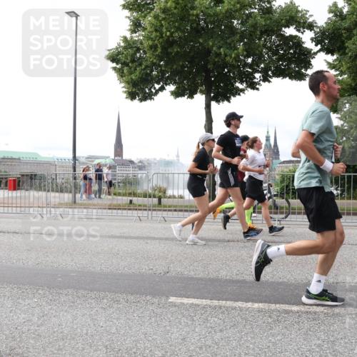 29.06.2025 - hella hamburg halbmarathon Lena Gebhardt http://msf.ph/oto/8449191 29.06.2025 10:30:37 Lombardsbrücke 1059, 1472, 1647, 2268, 2505, 2569, 2754, 2755, 2901, 3131, 3281, 3443, 3573, 4198, 4575, 4819, 6344, 6556, 6616, 7071, 7120, 9830, 10880, 11981, 11984, 12349, 12350, 12460, 12461, 12504, 12687, 12688, 12710, 13418, 14216, 14421, 14803, 15299, 15757, 15789, 15938, 16504, 16601, 16604, 16791, 16864, 18046, 18362, 18671, 18795, 18860 meine-sportfotos.de
