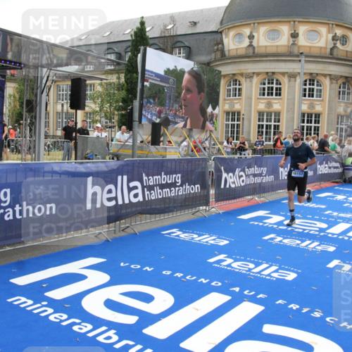 29.06.2025 - hella hamburg halbmarathon Michael Strokosch http://msf.ph/oto/8449196 29.06.2025 10:29:11 Ziel 3043, 8473, 10171, 10351, 16157, 19194 meine-sportfotos.de