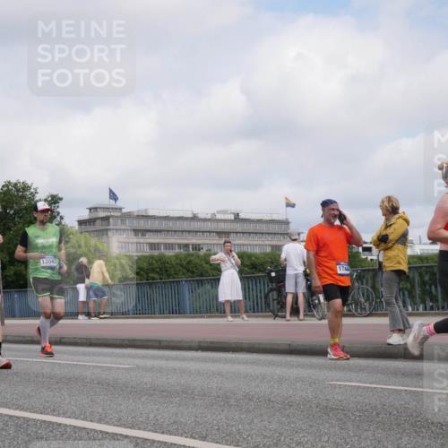 29.06.2025 - hella hamburg halbmarathon Luisa Fischer http://msf.ph/oto/8449201 29.06.2025 10:31:22 Kennedybrücke 1505, 13043, 17445, 7980, 5285, 5707, 5939, 7497, 7667, 7764, 7980, 9855, 10412, 10413 meine-sportfotos.de
